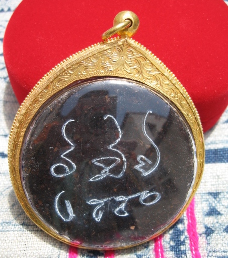 Jatukam Ramathep made from Rice framed in 22kt enameled gold from Sukothai